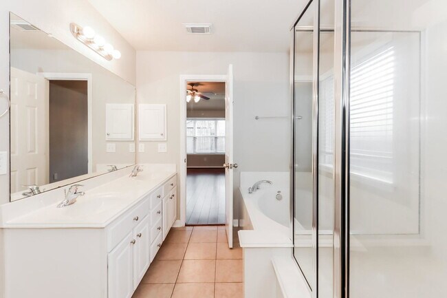 Foto del edificio - Enchanted Rock Lane, Missouri City, TX 77459 - 4 BR 2 BA single-family home