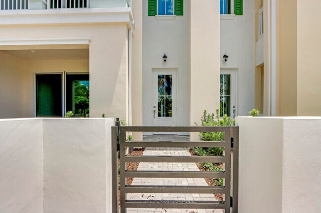 Building Photo - 12556 Gross Pointe Dr