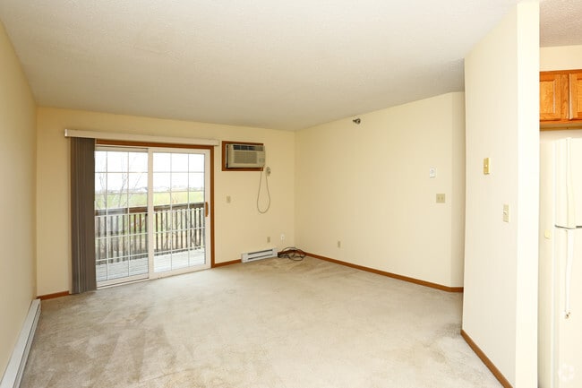 Living Room - Deer Run Apartments