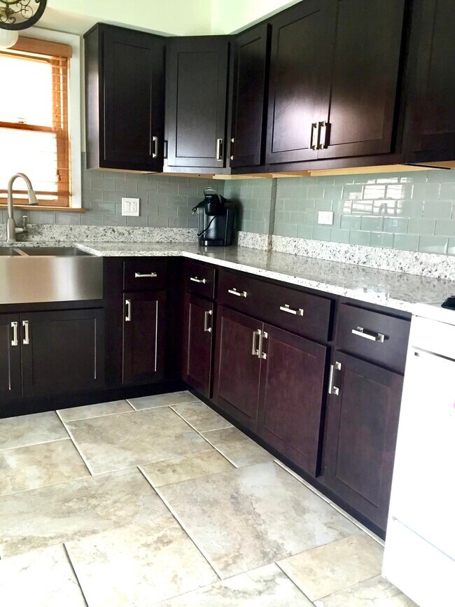 Foto del edificio - 8629 W Summerdale Ave