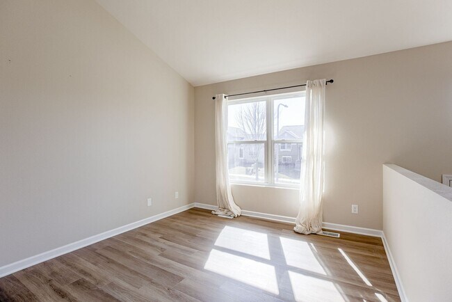 Foto del edificio - Bright & Spacious Elkhorn Home with Finish...