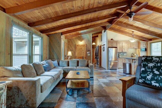 Foto del edificio - 57314 Approach Ln