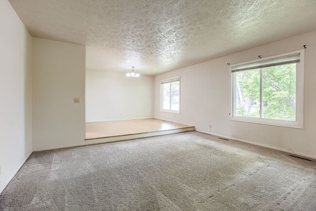 Building Photo - Adorable home in Heart of Papillion