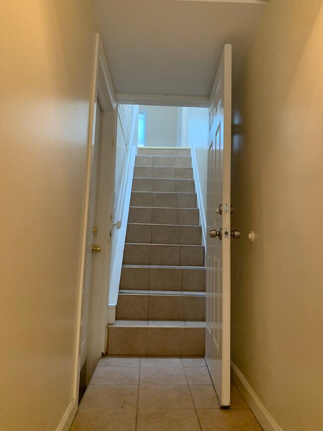 Stairs - 150-14 Grand Central Pkwy