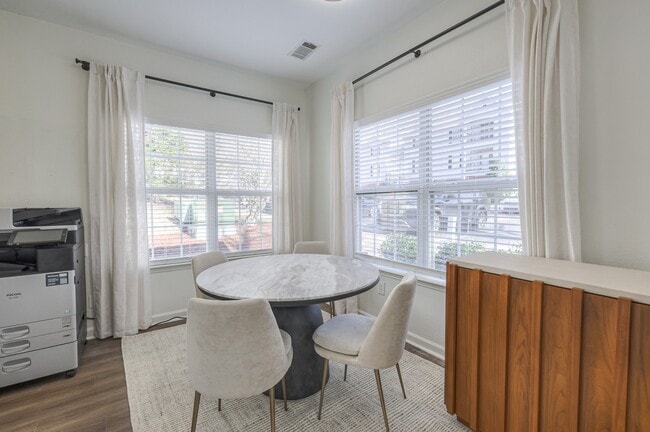 Building Photo - Warner Park Commons