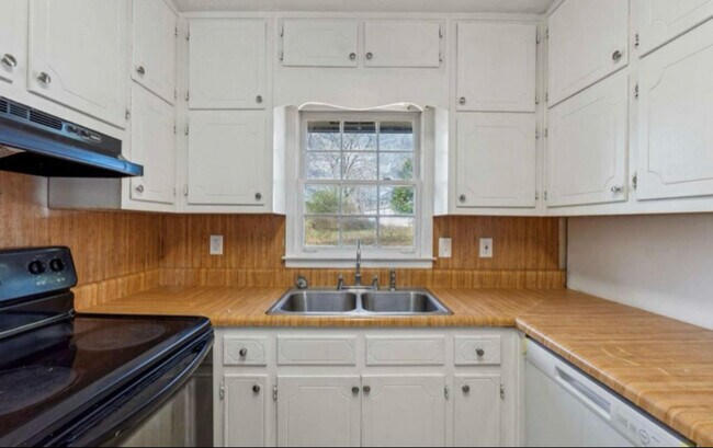 Building Photo - 401 Cabriolet Ct