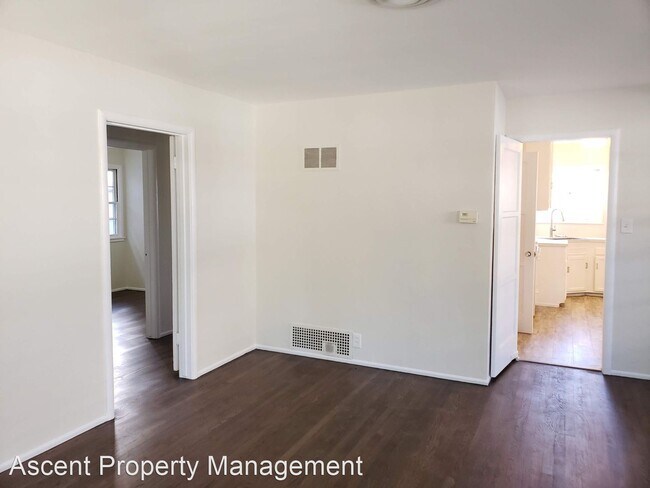 Foto del edificio - 3 br, 1 bath House - 266 G Ave.