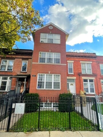 Foto del edificio - 2427 W Grenshaw St