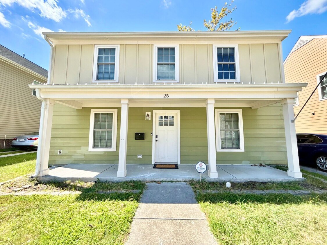 Foto principal - Spacious 4-Bedroom Home in Portsmouth