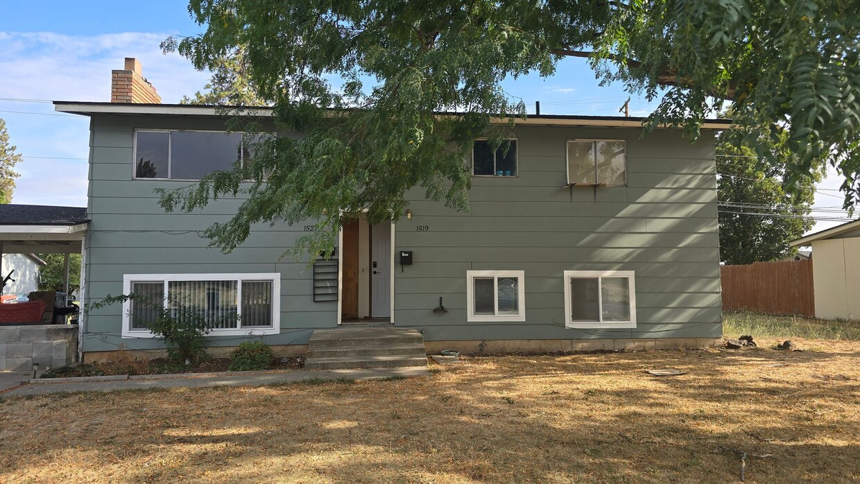 Foto principal - 1519-1521 3rd St Duplex in Cheney!