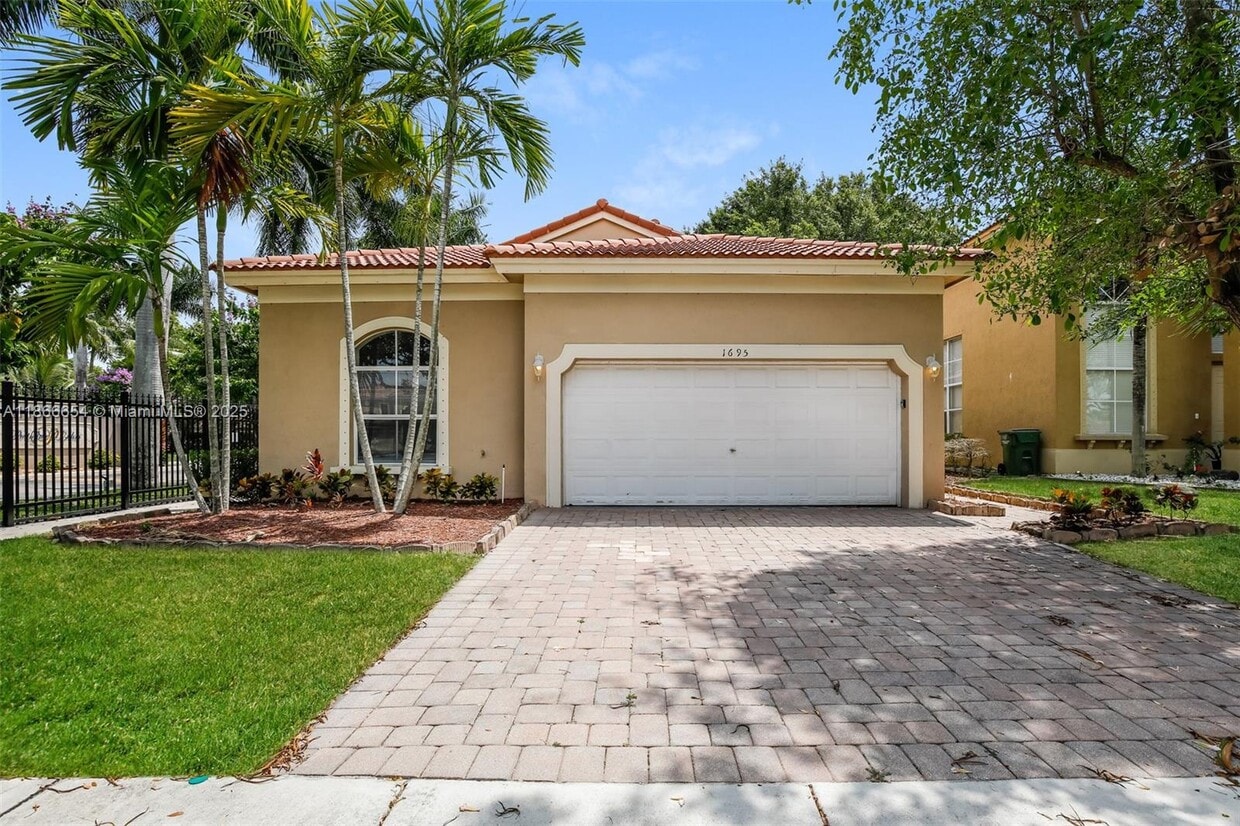 Foto principal - 1695 NE 37th Pl