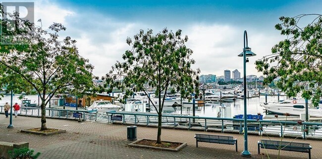 Building Photo - 1067 Marinaside Crescent