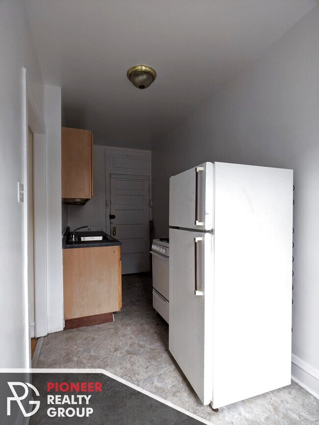 Building Photo - 3304 W Schubert Ave