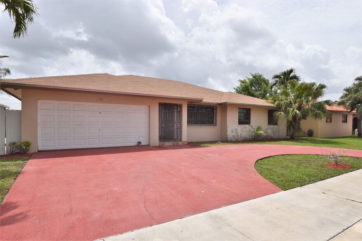 Primary Photo - 1411 SW 139th Ave
