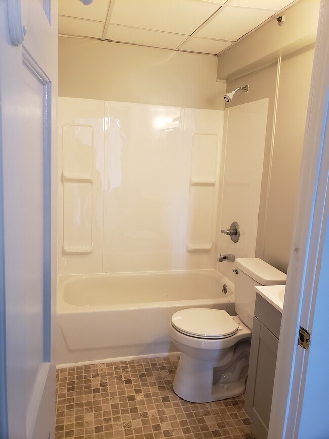 Building Photo - 500 N Catherine St