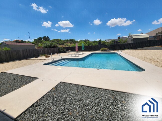 Building Photo - BEAUTIFUL 4 Bedroom 2.5 Bath home in the B...