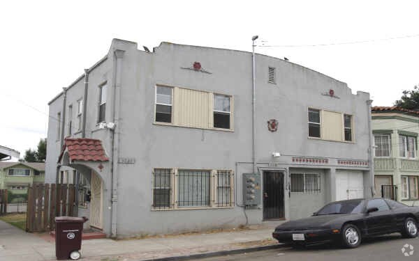 Building Photo - 2001 51st Ave