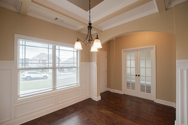 Building Photo - Pet Friendly Four Bedroom with Bonus!