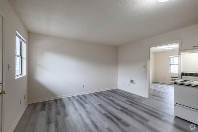 1BR, 1BA - 425SF - Kitchen/Living Area - Morrow Rentals