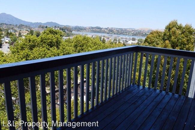 Foto del edificio - 2 br, 2.5 bath House - 63 Marin Avenue