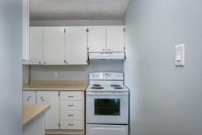 Building Photo - INCLUSIVE TWO BEDROOM APARTMENT STEPS FROM WHITEOAKS MALL