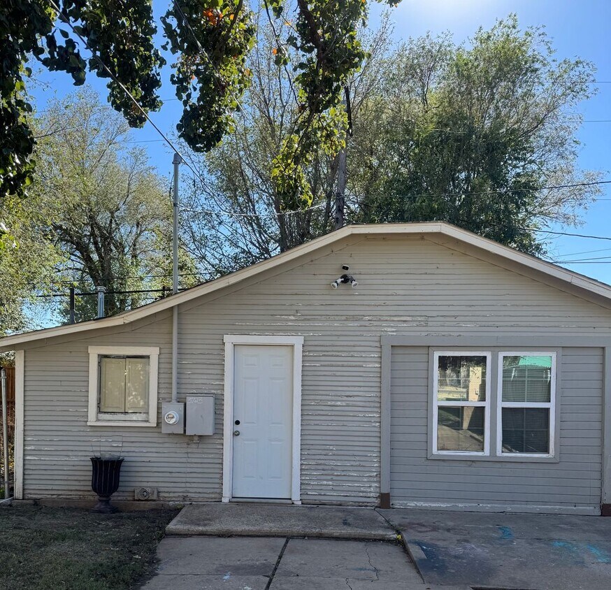 Foto principal - 1bedroom efficiency 1bathroom shared parking