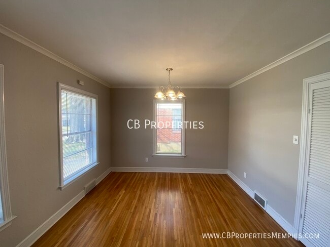 Building Photo - Original Hardwood Floors