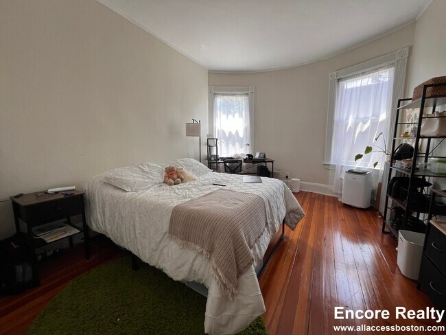 Foto del edificio - 1589 Beacon St