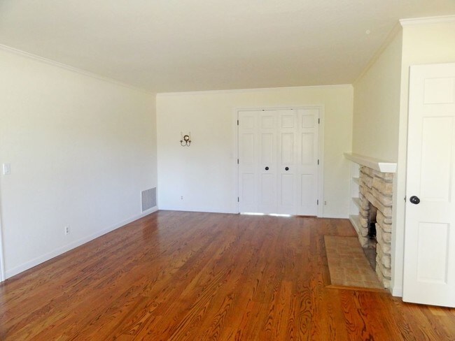 Building Photo - 17869 Vineland Ave