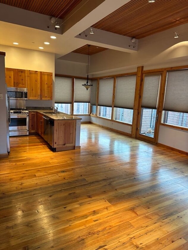 Primary Photo - Amazing High End Condo in Award Winning "C...