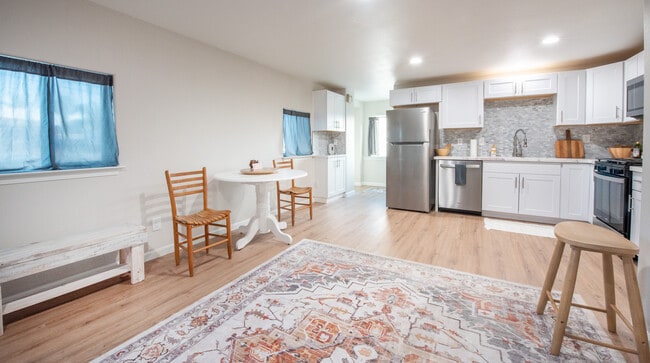 Building Photo - 604 S 8th St