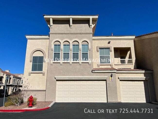 Foto del edificio - GORGEOUS REMODELED 2 BEDROOM TOWNHOME IN C...