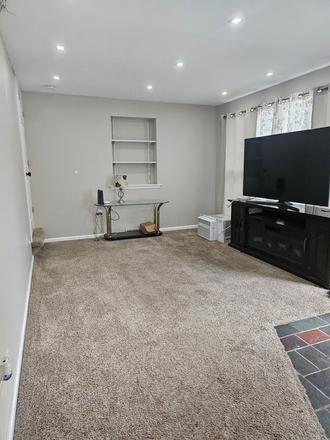 Building Photo - 657 Blue Ridge Ave