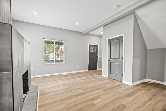 Building Photo - 1831 E Rich St