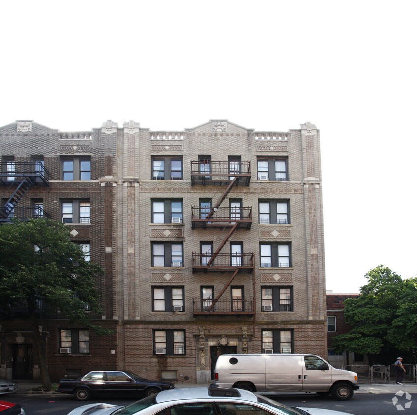 31-23 de la 32nd St - 31-23 32nd St