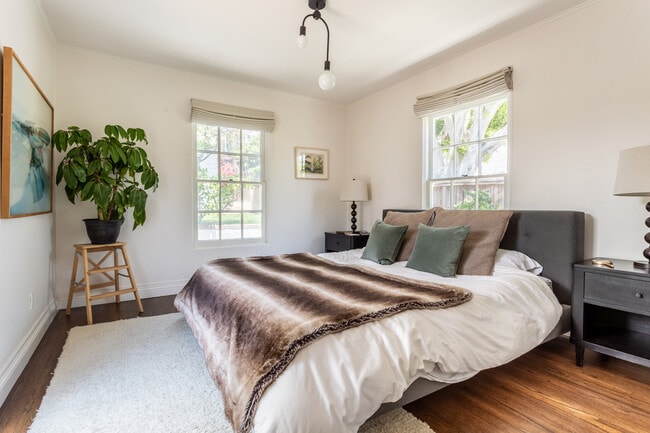 Building Photo - 1735 Bryn Mawr Ave