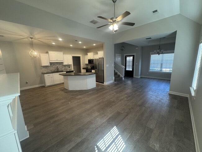 Building Photo - South Cherry Tree 513