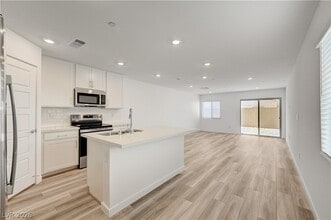 Building Photo - 2124 Abraham Ave