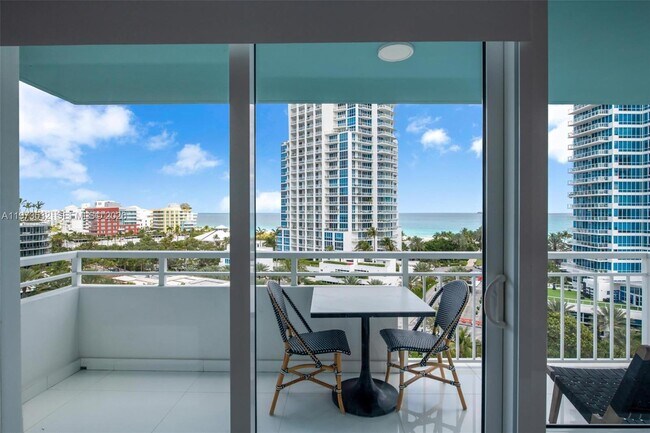 Building Photo - 400 South Pointe Dr