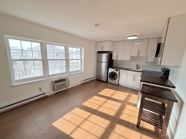 Building Photo - 8 Wardwell St