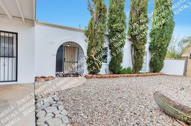 Foto del edificio - 3 Bed/2 Bath Single Story Home w/ POOL!