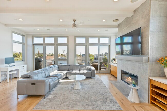 Building Photo - 429 21st St