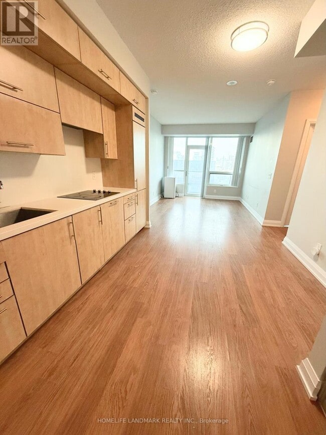 Building Photo - 5 Sheppard Ave E