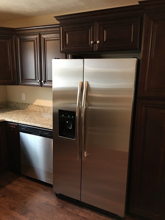 Foto del edificio - Newer Construction Home in Excellent Famil...
