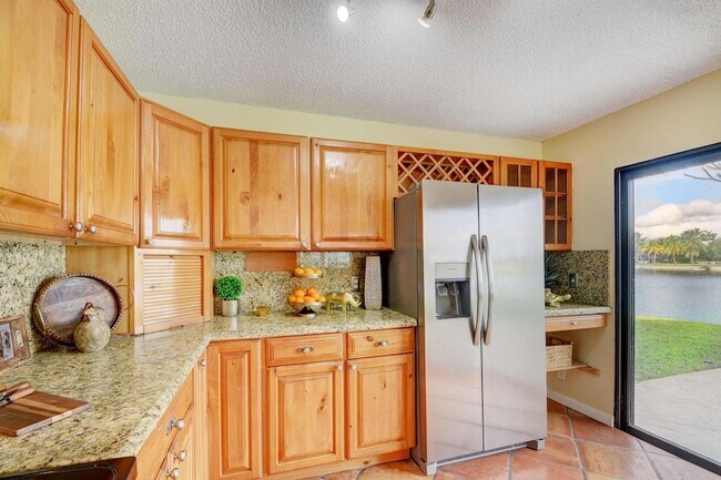 Foto del edificio - 12561 Shoreside Ln