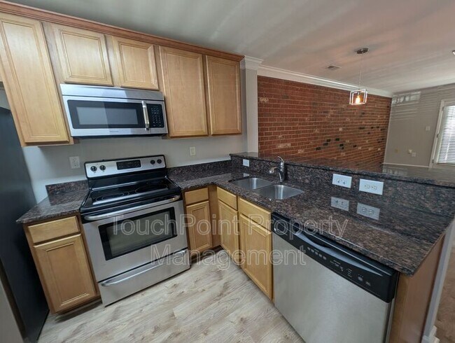 Foto del edificio - 1215 Green Oaks Ln