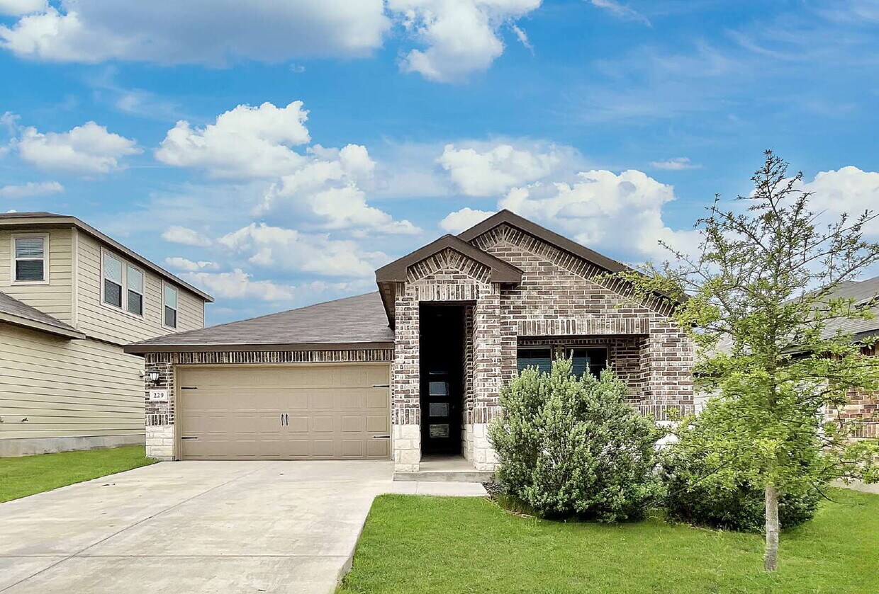 Primary Photo - "Spacious 4-Bedroom Haven with 3 Full Bath...