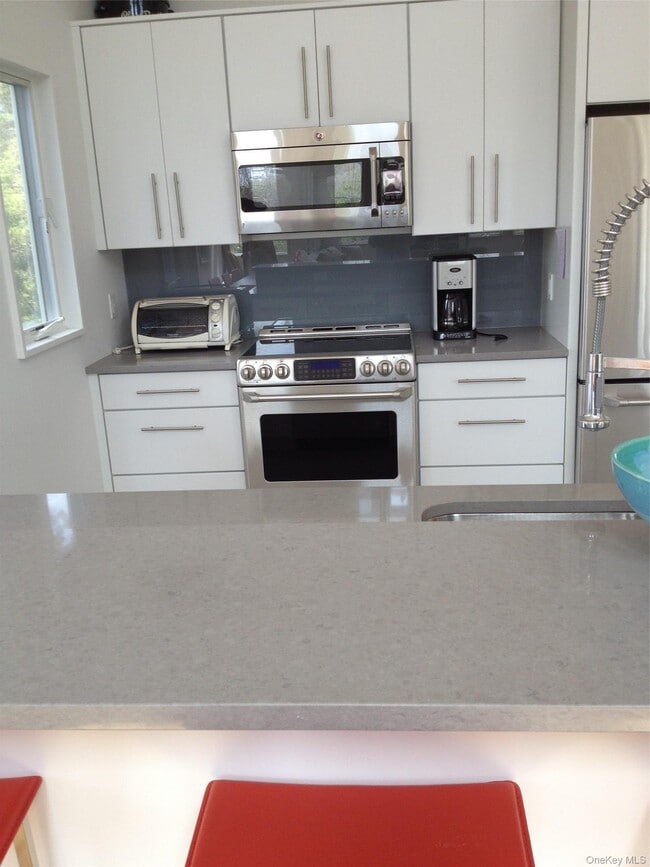 Building Photo - 42 Evergreen Ave