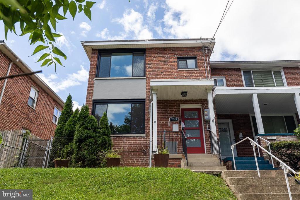 Primary Photo - 239 Hawaii Ave NE