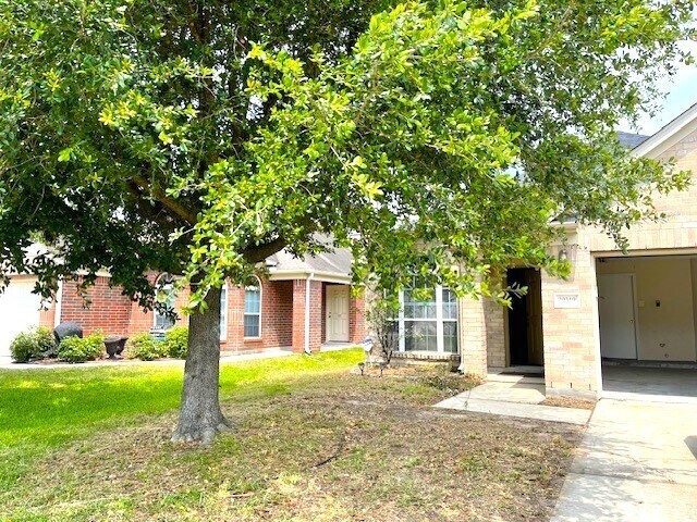 Building Photo - Great Location, wonderful Schools, 1 Block...